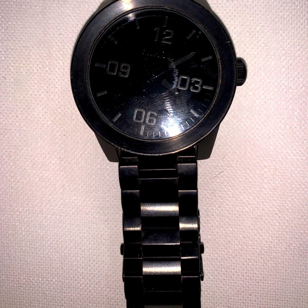Nixon “The corporal” black. 100 meters stainless steel batteries are dead
